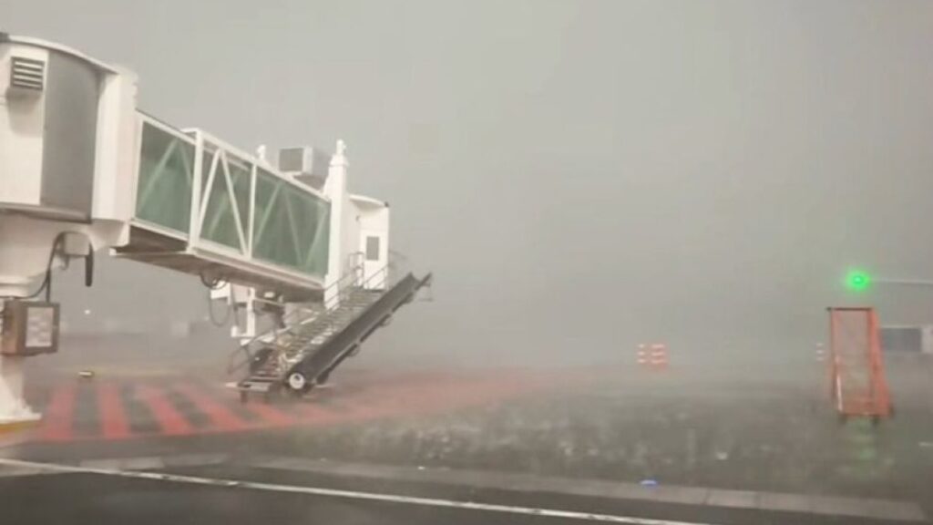 Lluvias en CDMX afectan operación en el AICM