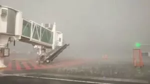 Lluvias en CDMX: AICM opera solo en la pista 05L-23R por dos horas