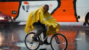 Onda tropical 15 continúa provocando lluvias este domingo; estados que se verán afectados