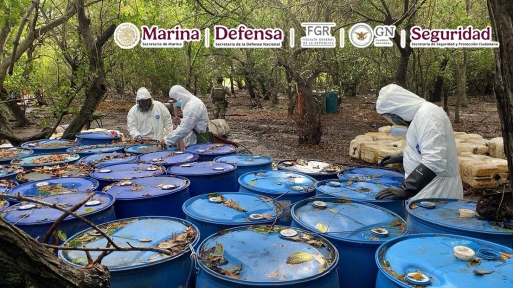 En Nayarit desmantelan narcolaboratorio y aseguran 12.8 toneladas de metanfetamina; autoridades calculan golpe de 3,481 millones de pesos.