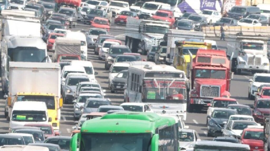 Megabloqueo de transportistas en la autopista México-Querétaro; imágenes