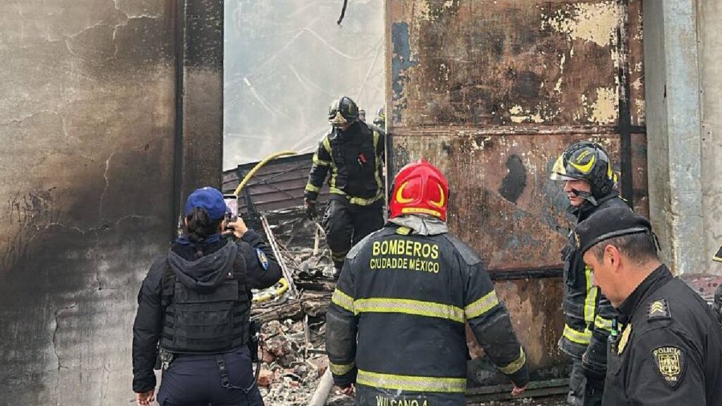 movilizacion-en-la-gam-por-fuerte-incendio-en-una-fabrica