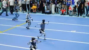 Carreras de 100 metros y futbol: así fueron los Juegos de Robots Humanoides 2025