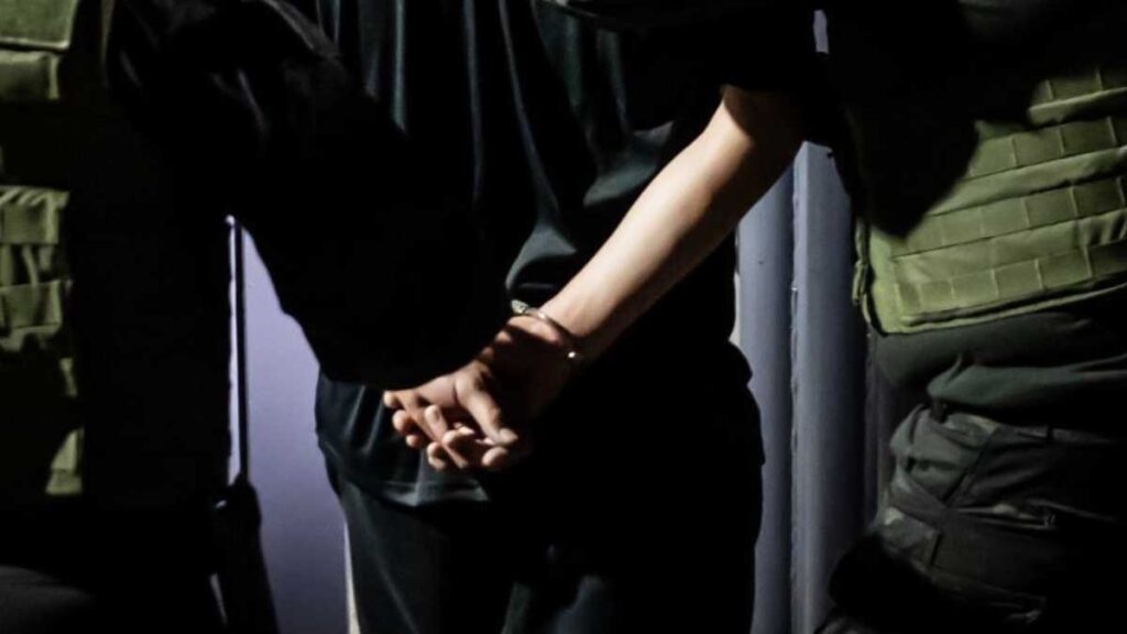 Detienen a activista Isaac Chakin.