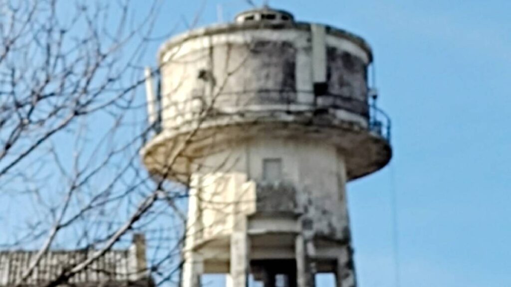 Hombre-cae-tanque-agua-ojinaga-video