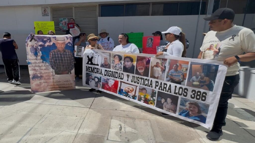 realizan-memorial-de-victimas-del-crematorio-plenitud-en-barda-de-la-fiscalia-de-chihuahua