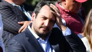 Lejos de la austeridad: Captan a José Ramón López Beltrán saliendo de tiendas de lujo en EE. UU.