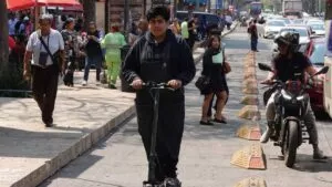 Placas, licencia y casco, los nuevos requerimientos para usar scooters y vehículos eléctricos