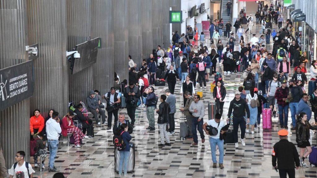 Suman 19 mil 500 pasajeros afectados por suspensión del AICM; pista 5 sigue cerrada