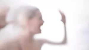 Nueva lady: mujer golpea a joven en camión e intenta bajarlo “por tener herpes”