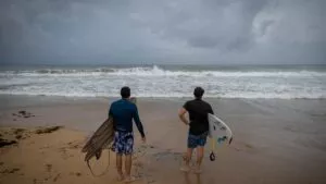 El huracán Erin golpea el Caribe y amenaza costa este de EE. UU.