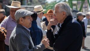 “Somos tan longevos como nunca”: el desafío de vivir más, según la UNAM