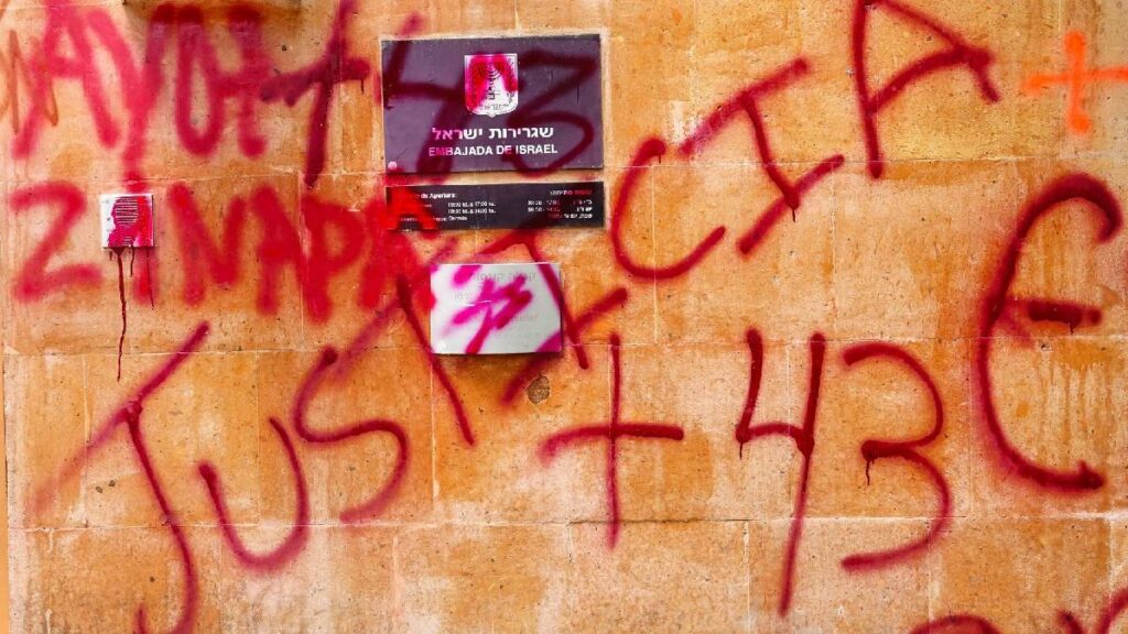 Sheinbaum insiste: México ha pedido a Israel y EU extradiciones clave por el caso Ayotzinapa.