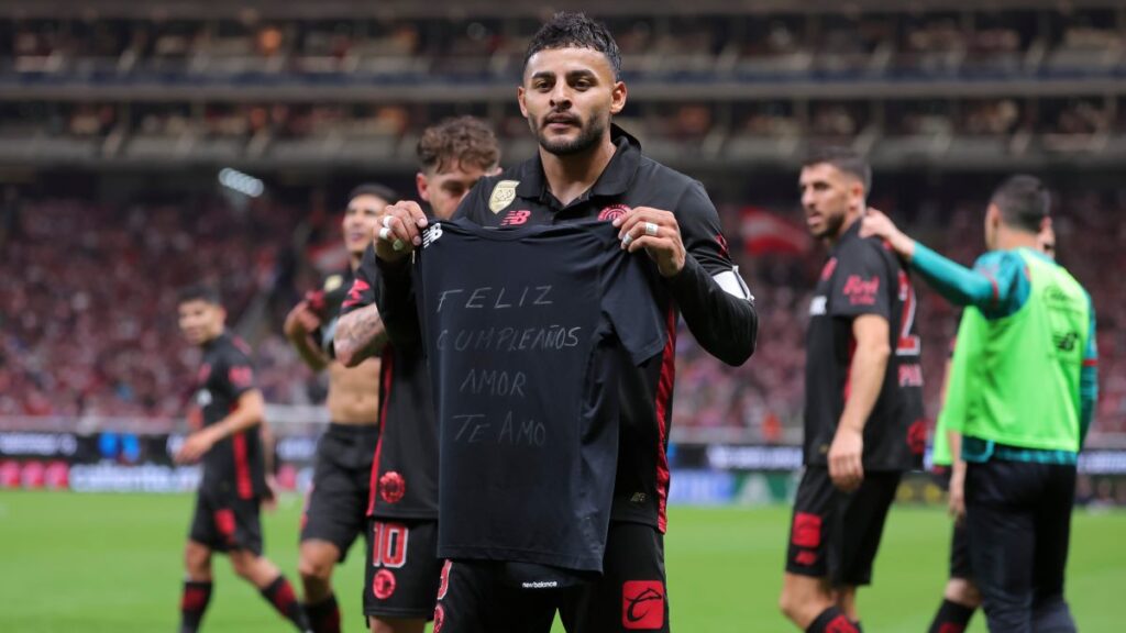 Alexis Vega, en festejo de gol