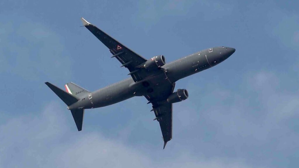 Avión de la Fuerza Aérea aterriza de emergencia en el AIFA