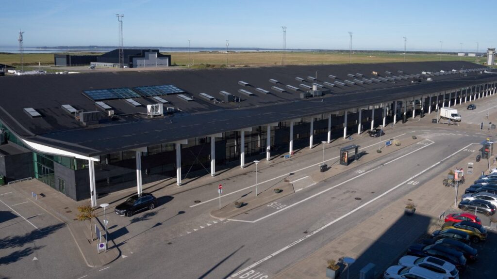 Avistan drones sobre base militar de Dinamarca en presunto ataque híbrido