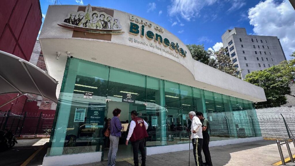 Retira tu Pensión Bienestar sin comisión en el Banco del Bienestar y consulta saldo desde tu celular o teléfono