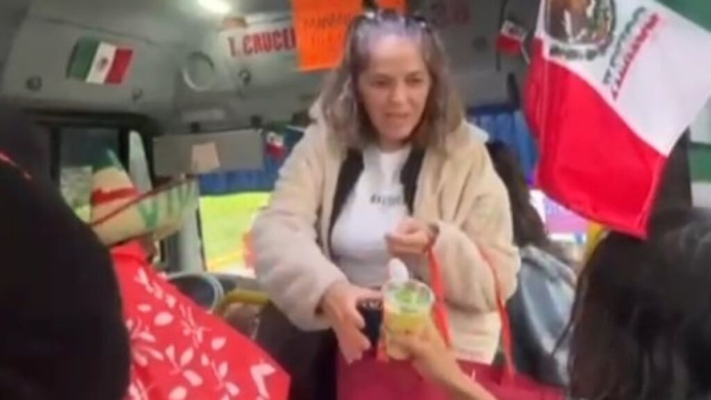 Fiesta rodante por la Independencia en camión de Toluca