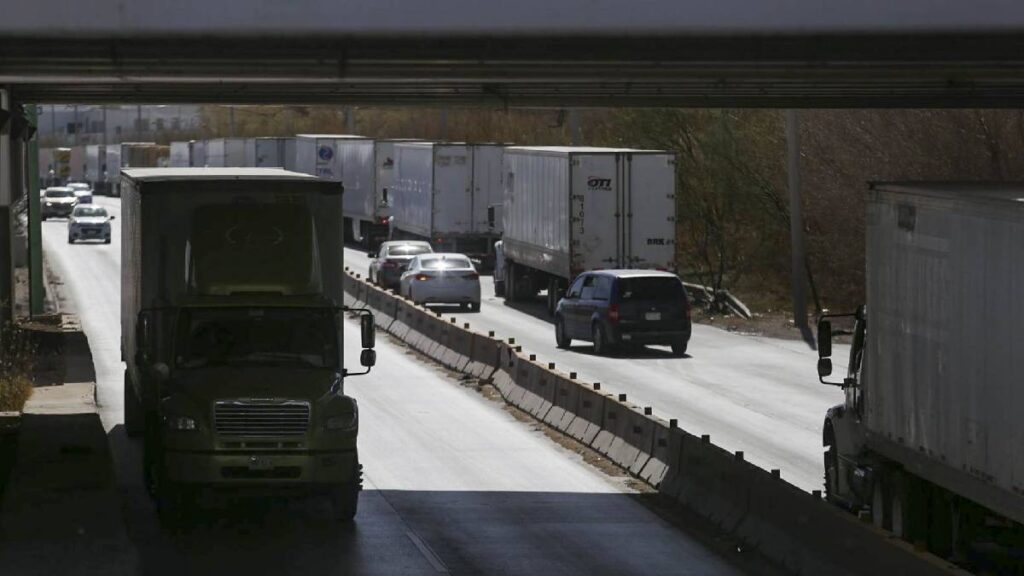 Trump aplicará 25% de aranceles a camiones pesados importados; México gana ventaja por reglas del T-MEC.