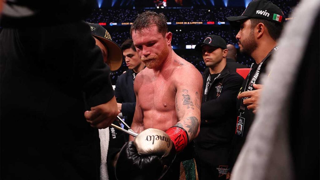 "Canelo" Álvarez perdió la pelea ante Cawford.
