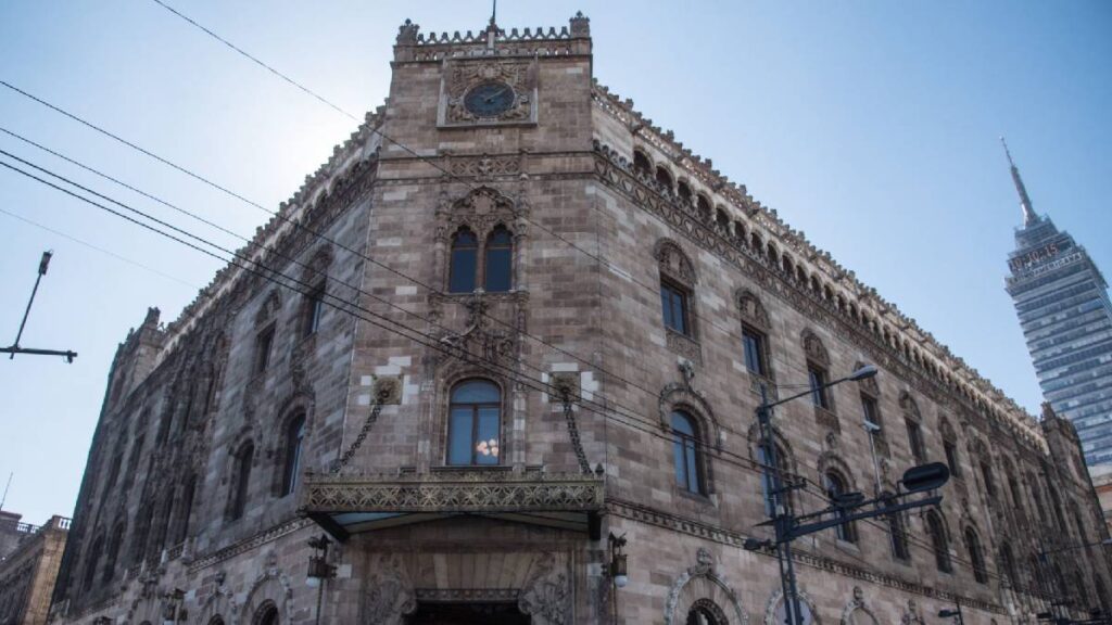 Correos de México reanuda cartas y documentos sin valor comercial a EE. UU.; paquetería, libros y revistas siguen suspendidos.