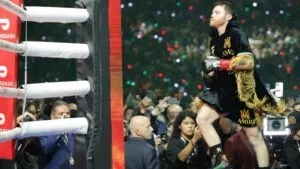 La espectacular entrada de "Canelo" Álvarez en pelea contra Terence Crawford: sin himno, pero con mariachis