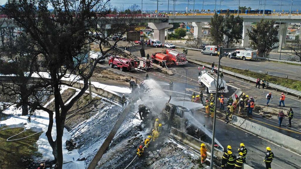 Zona afectada tras la explosión de una pipa de gas LP.