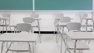 Suspenden clases y habilitan albergues en BCS por huracán Lorena