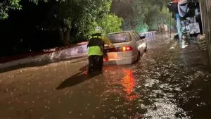 ¿Qué hacer si mi auto se quedó atrapado en una inundación?