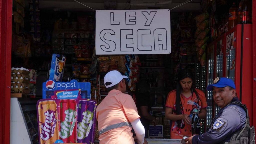 Edomex aplicará Ley Seca en municipios como Ecatepec, Chalco y Metepec durante las Fiestas Patrias 2025.