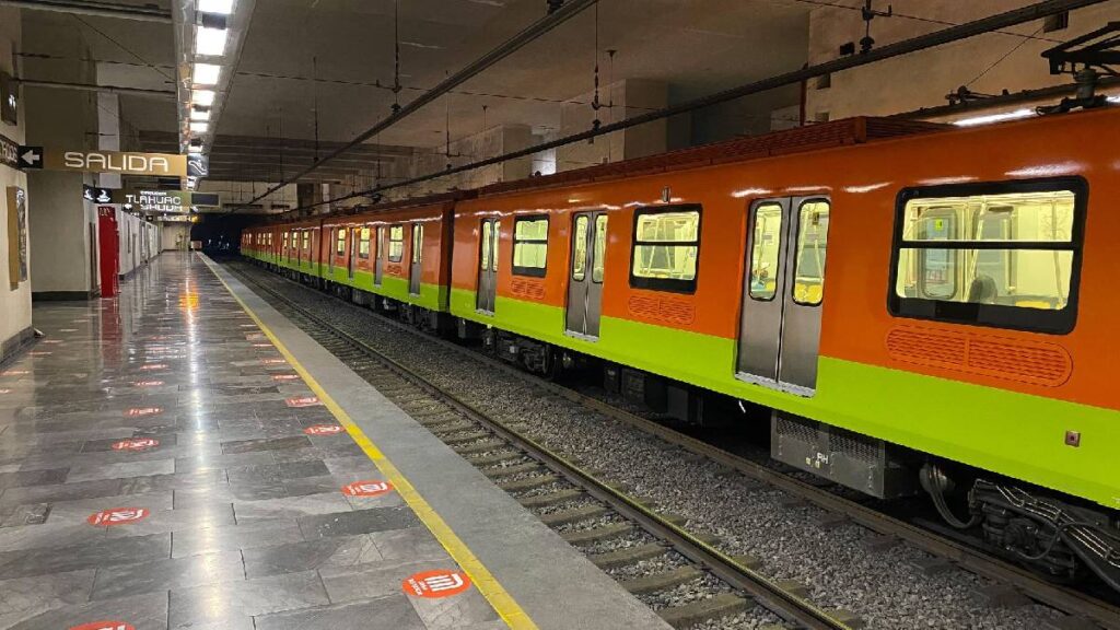 Hombre se arrojó a las vías en Copilco; Línea 3 del Metro CDMX detuvo servicio para realizar maniobras de rescate.