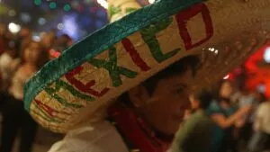 "¡Viva la Rosa de Guadalupe!": niño se confunde en plena representación del Grito de Independencia; video