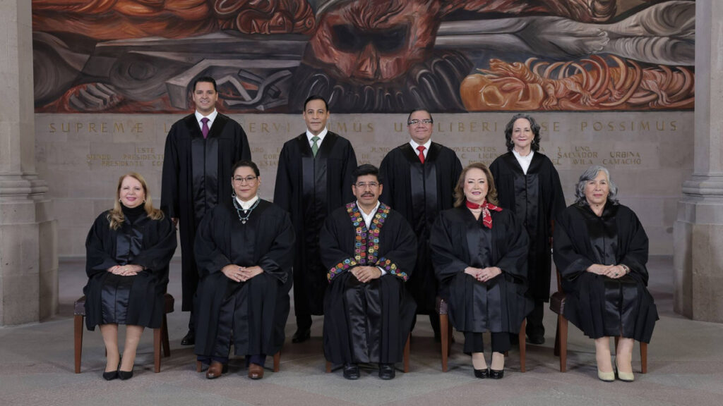 rinden protesta nueve ministros en el Senado