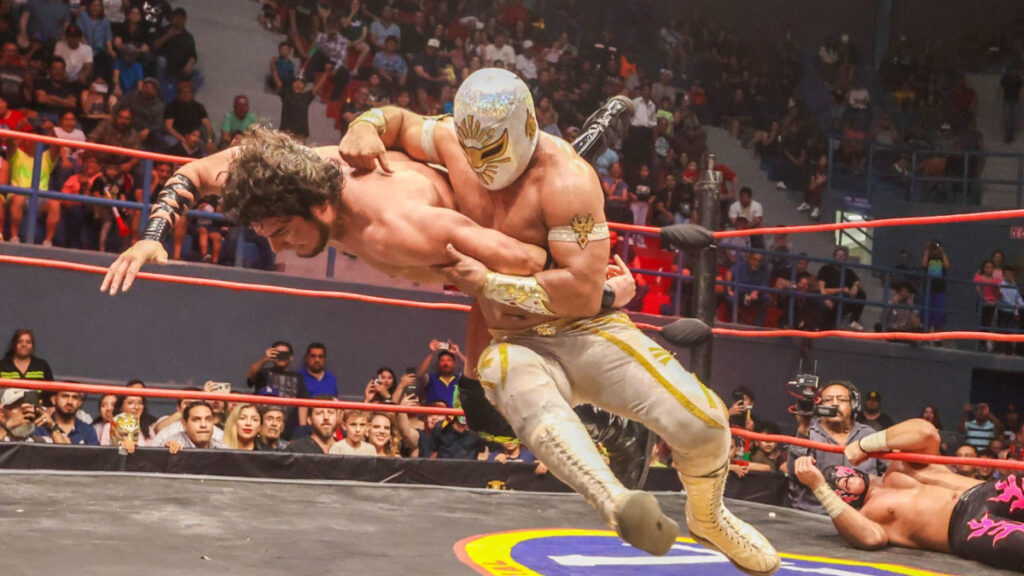 Místico apuesta la máscara ante MJF en el 92 aniversario del CMLL