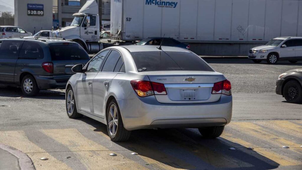Modificarán decreto de autos chocolate