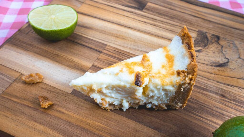 Sencilla receta de pay de limón con galletas, para hacer en casa y sin horno