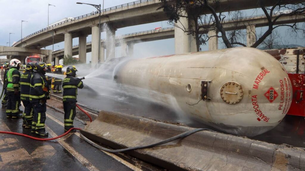 Silza cubre gastos funerarios de chofer tras explosión.
