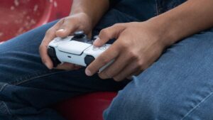 Polémica por impuesto del 8% a videojuegos violentos en México