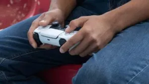 Polémica por impuesto del 8% a videojuegos violentos en México
