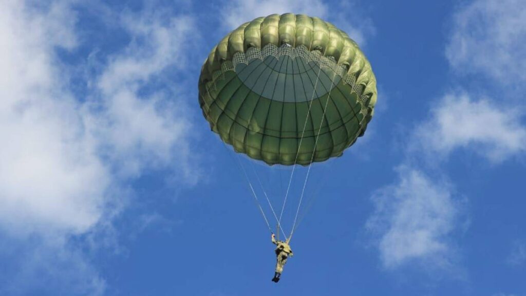 entrenamiento-paracaidistas-mexico-tunel-viento-desfile-2025