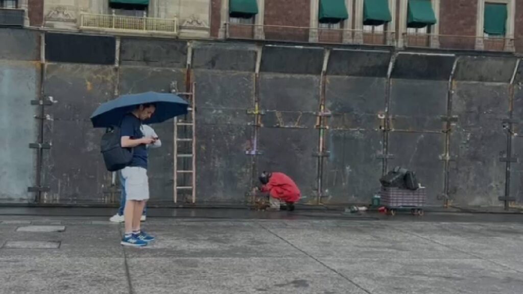 vallas-palacio-nacional-ayotzinapa-11-anos