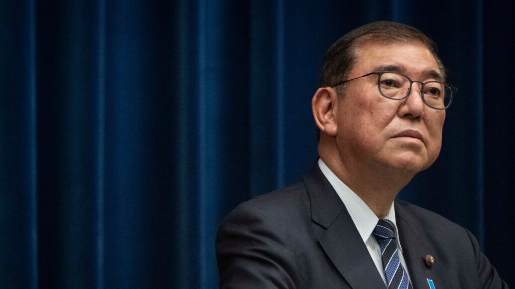 Reportan renuncia del primer ministro de Japón tras presiones de su partido