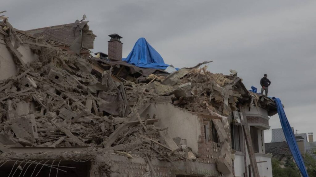 Rusia ataca Kiev con misiles y drones; mueren cuatro.