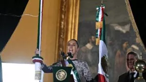 "¡Vivan las heroínas anónimas!": Sheinbaum da histórico primer Grito de Independencia