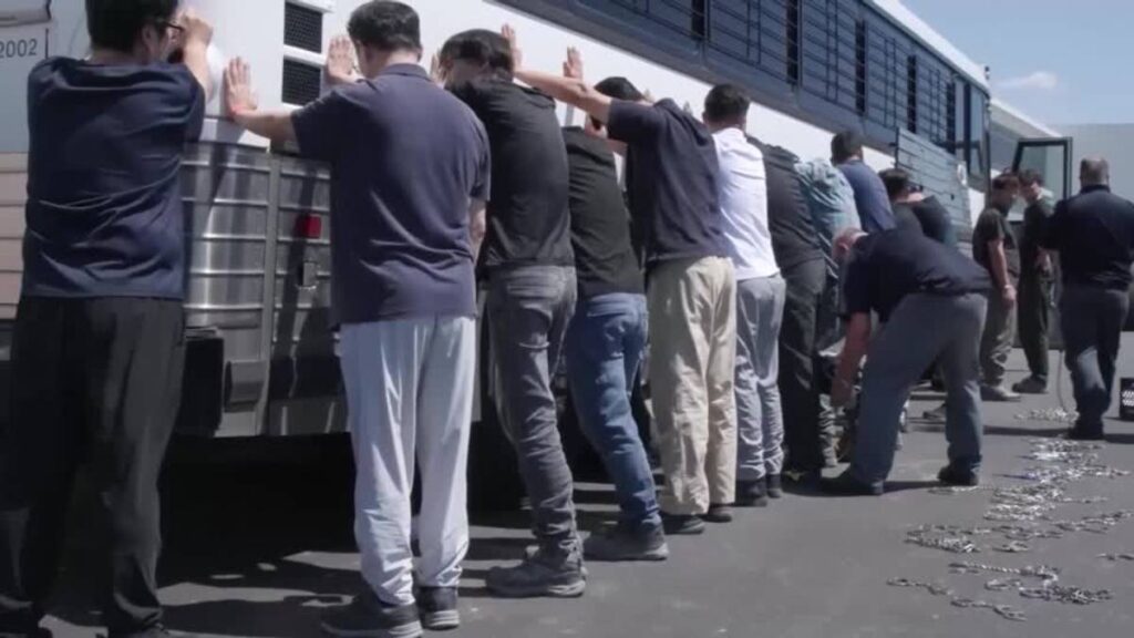 Surcoreanos fueron detenidos en redada migratoria