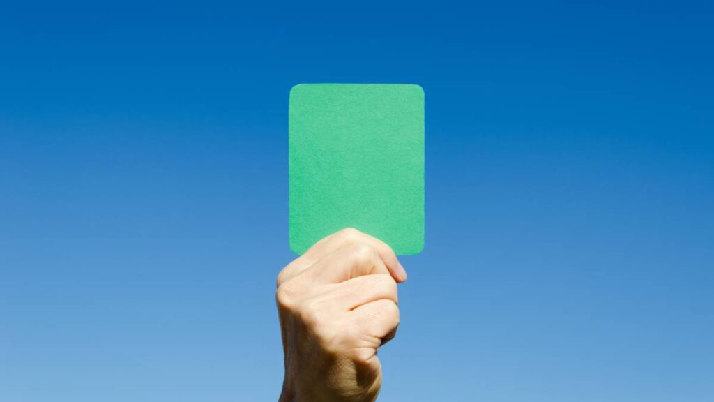 ¿Qué es la tarjeta verde de la FIFA y en qué casos aplica?