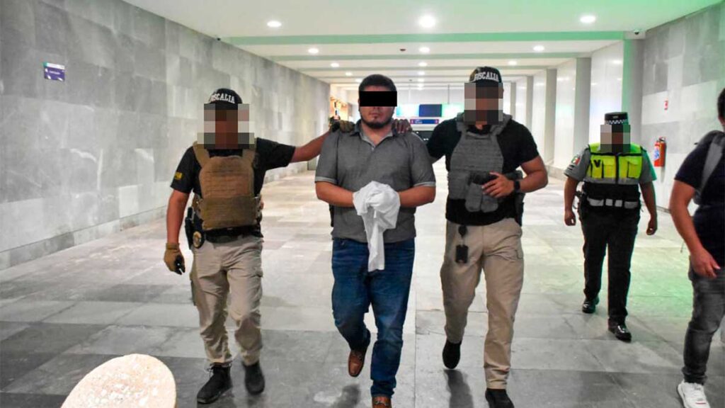 Traslado de Abelsasar “N” tras su detención en Tabasco.