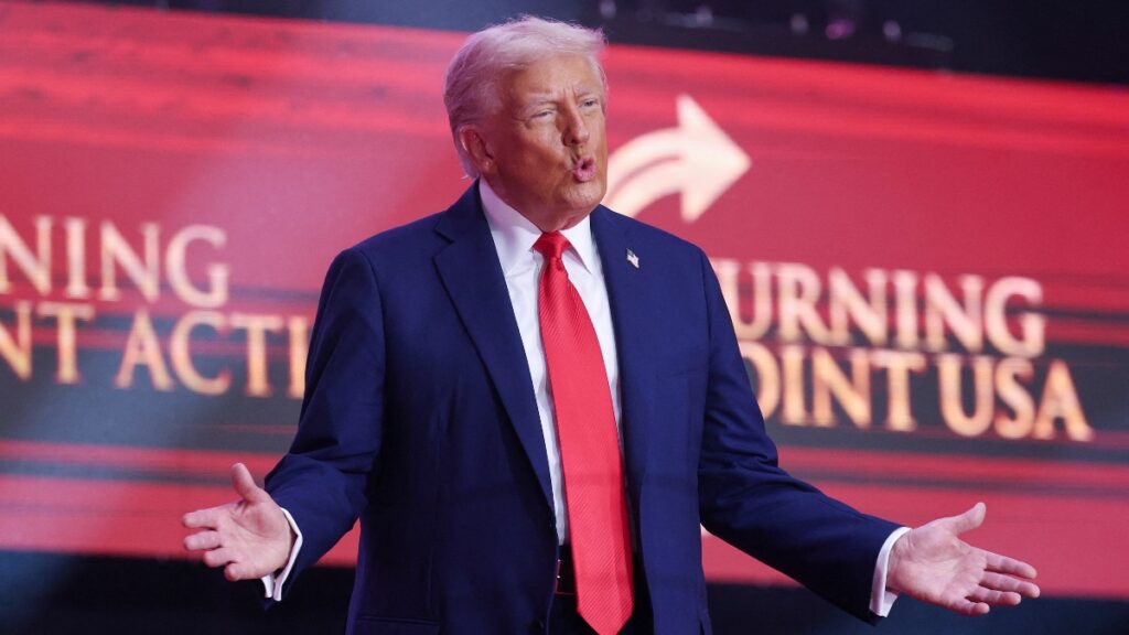 Trump usa homenaje de Charlie Kirk y lo convierte en mitin político