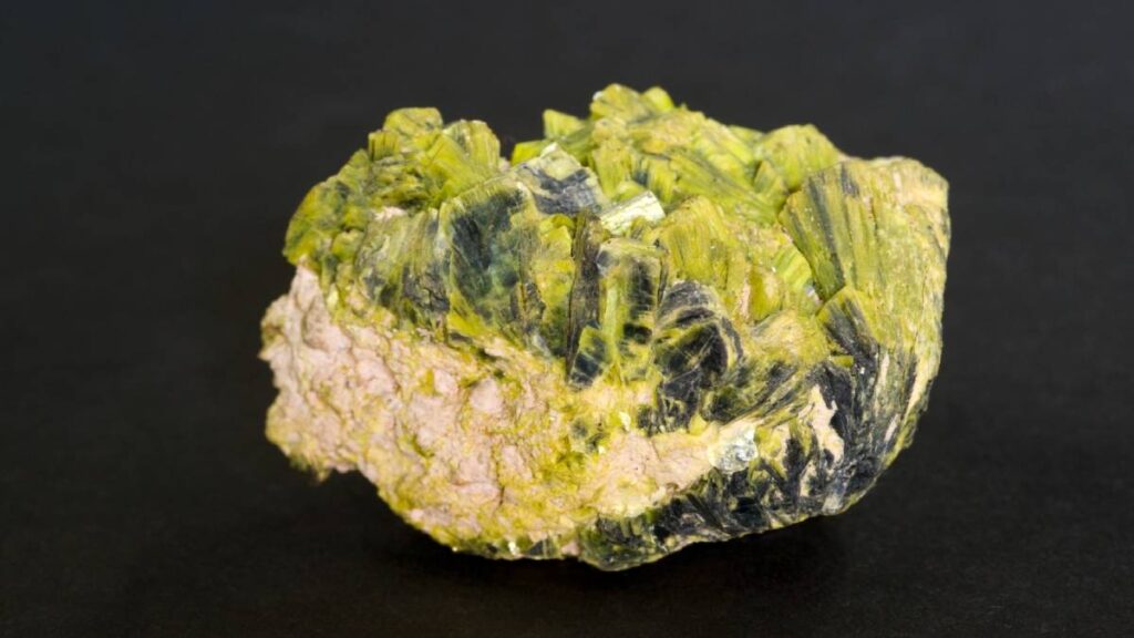 Por caso de niño y su colección de piedras, ¿cómo afecta el uranio a la salud humana?