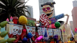¿A qué hora inicia el Desfile de Día de Muertos 2025 en CDMX?